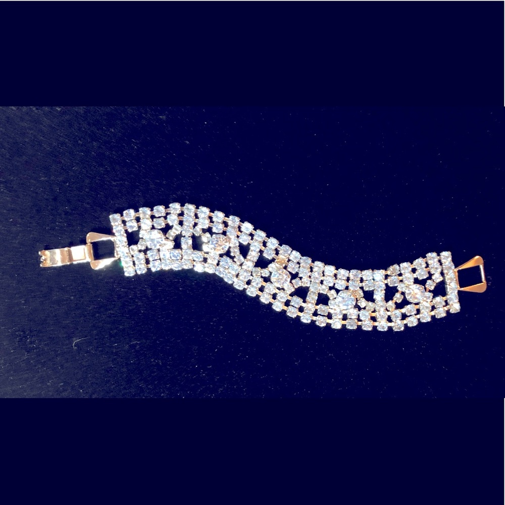 Stunning baby blue rhinestone bracelet